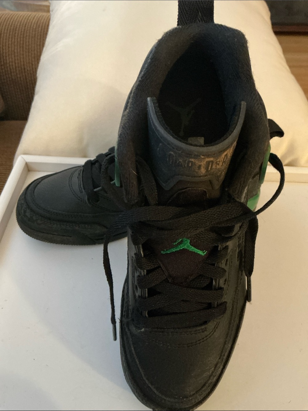 JORDANS Kids Black Sneakers with Green Jumpman Accent 4 1/2Y - Picture 3 of 6